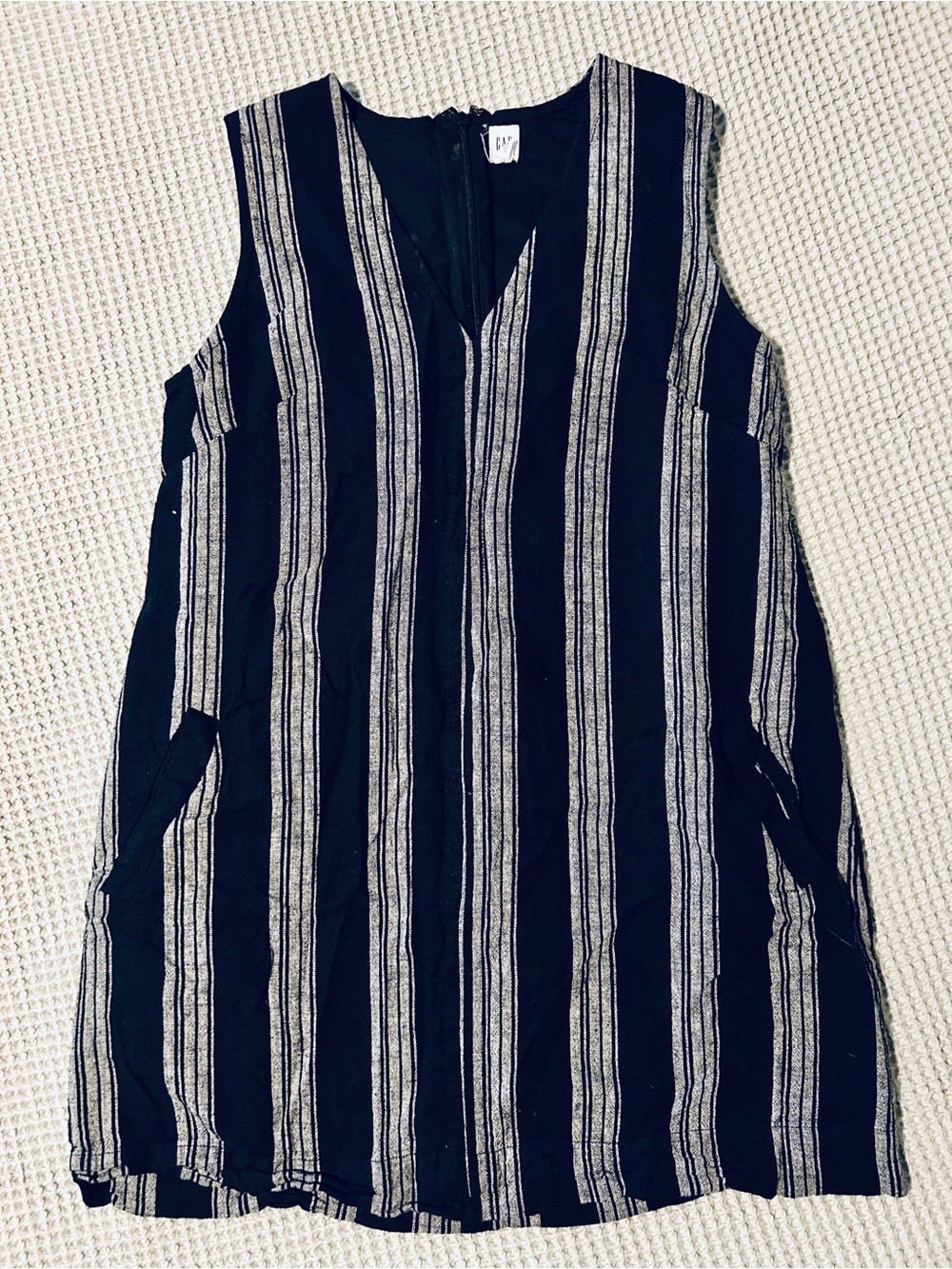 GAP Sleeveless V-Neck Stripe Shift Dress in Linen-Cotton